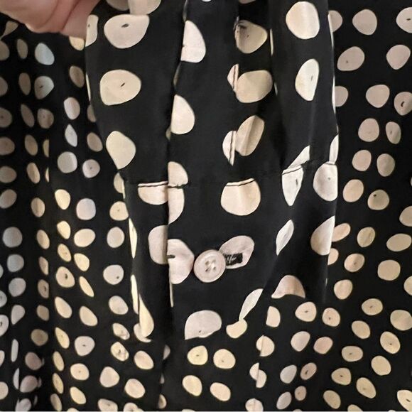 CABI Blouse Silk Black White Dots Long Sleeve Button Front Sz Small Professional - Picture 4 of 7